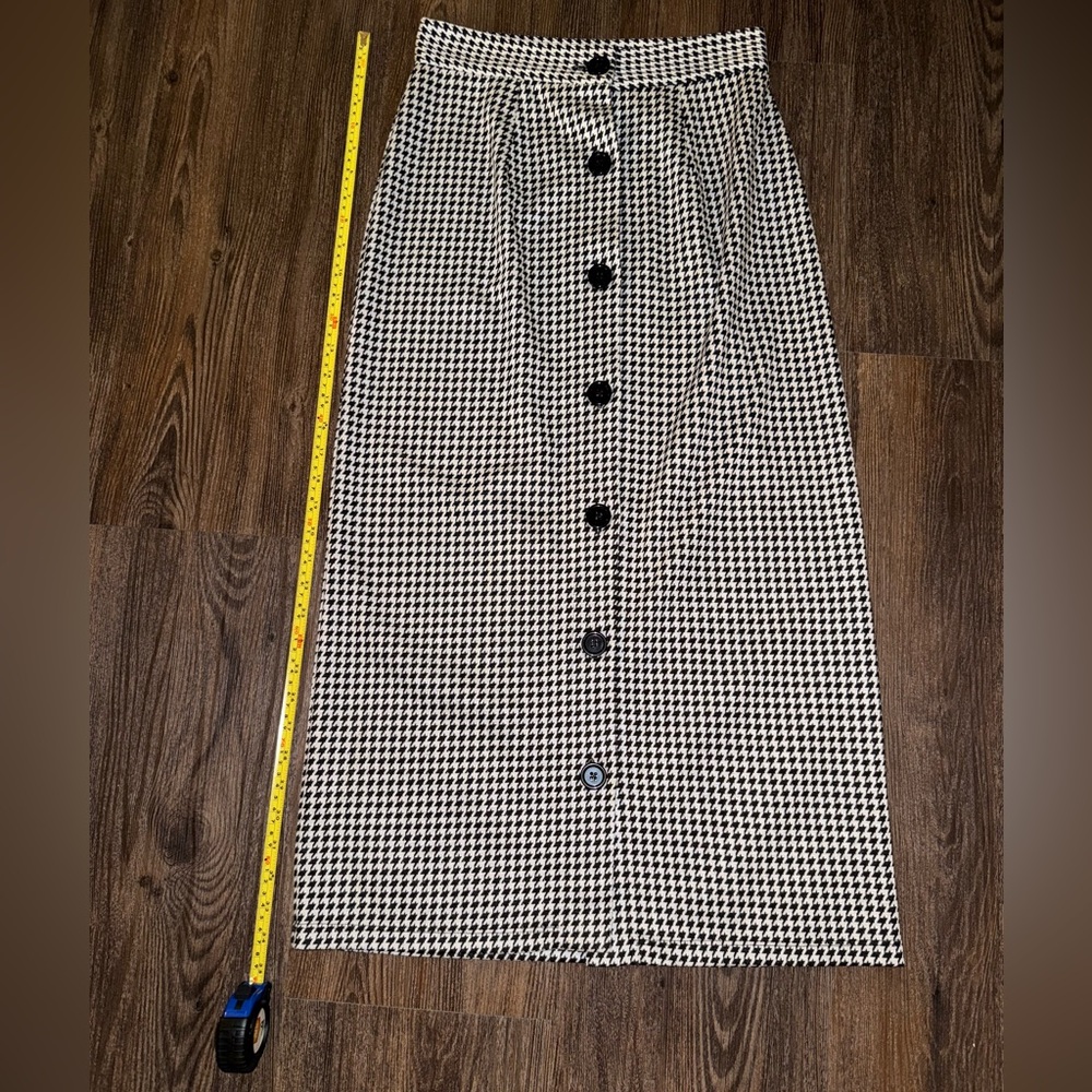 Button-Front Houndstooth Maxi Skirt - Black & White